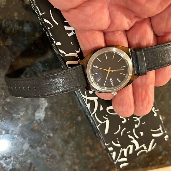 Men’s Nixon, stainless steel, silver/black quartz watch - Picture 8 of 8